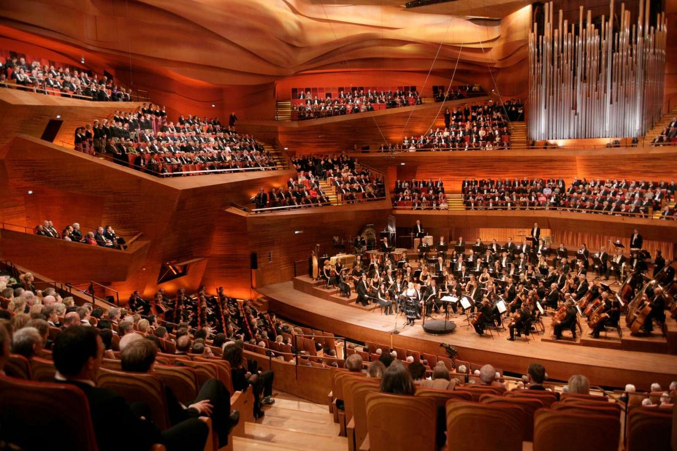 Опера концертный зал