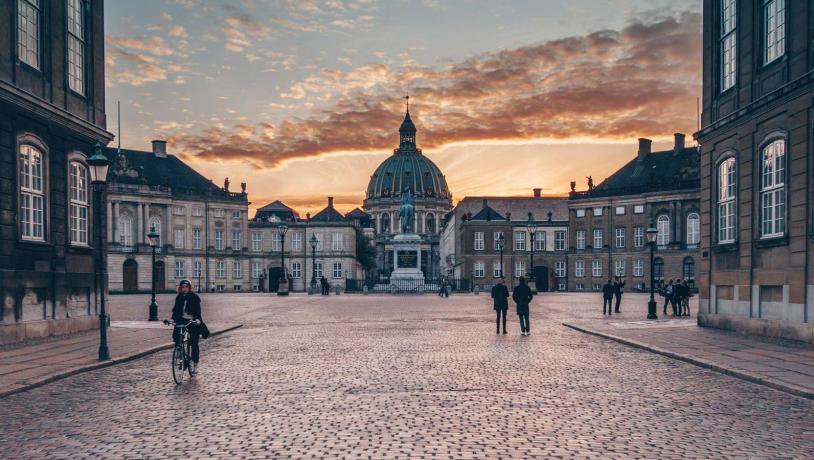 Amalienborg Slotsplads og Marmorkirken i København. 