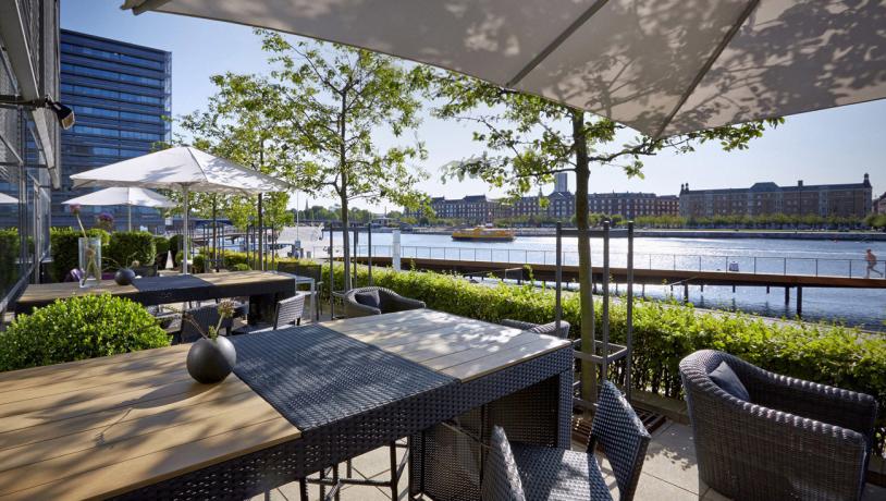 Terrasse på Copenhagen Marriott ud til Københavns Havn.