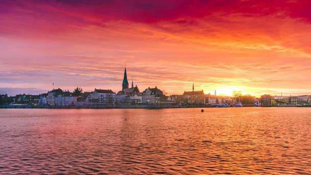 Den gamle handelsby Helsingør på Sjællands nordlige kyst, en kort men smuk togtur fra København.