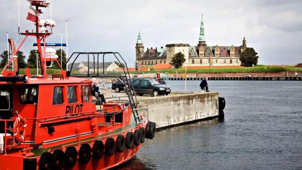 Havnen i Helsingør med Kronborg Slot i baggrunden