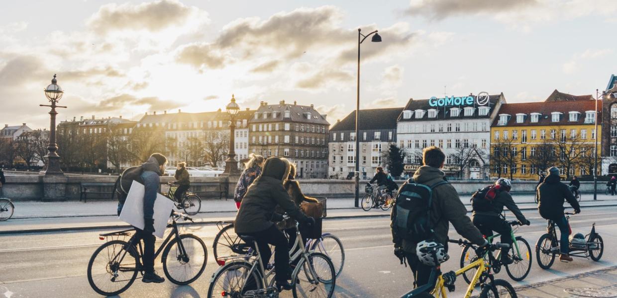 Biking Dronning Louises Bro | Martin Heiberg