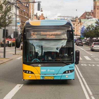 Movia bus 5A uden for Tivoli og Rådhuspladsen i København